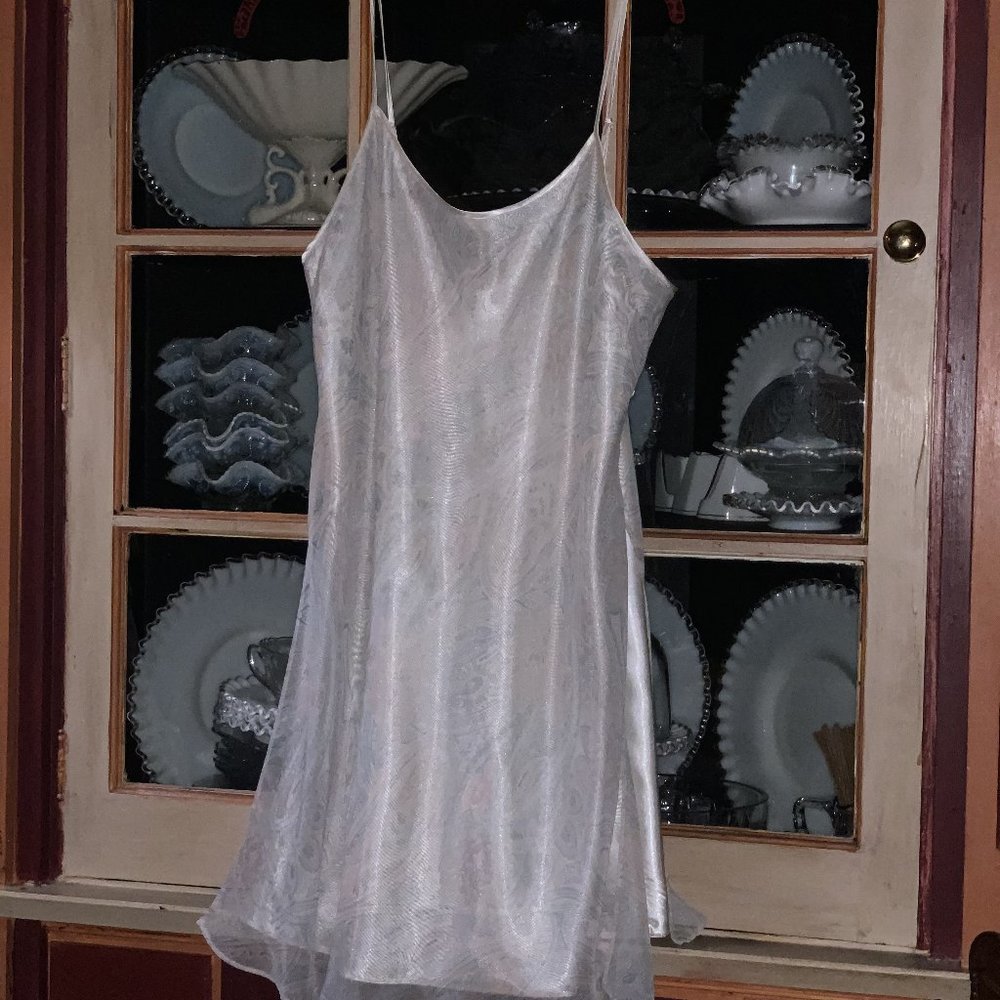 ELEGANT ROBE/GOWN ENSEMBLE - Picture 3 of 5